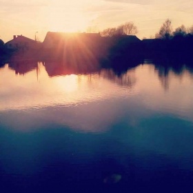 18157371_640440479474380_87132...